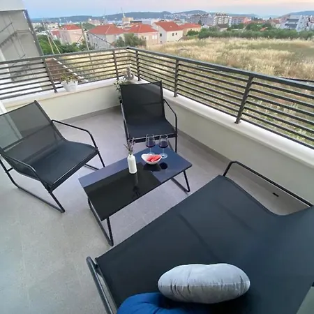 Moon Apartment *